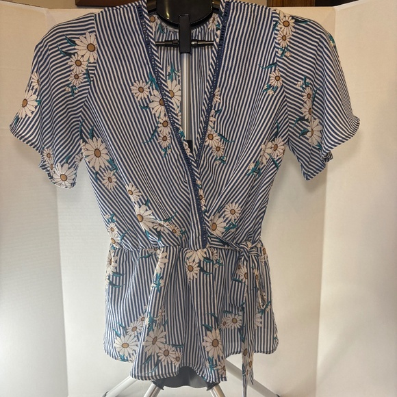 Sienna Sky V-Neck Daisy Floral Tie Waist Blouse White/Blue Striped Size Small - Picture 1 of 9